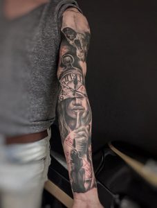 Arm Tattoo über seine persönliche Geschichte Siggi Wild Spirit in Hameln