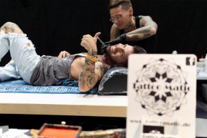 Tätowierhandwerk auf der Tattoo und Style in Hameln